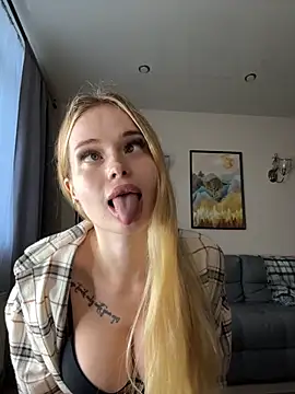 Snapshot of Vladamais chatting on October 6, 2025, 1:41 pm Vladamais online show from October 6, 2025, 1:41 pm