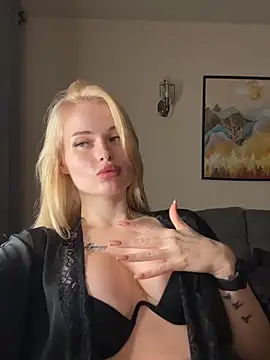 Snapshot of Vladamais chatting on November 5, 2025, 3:56 pm Vladamais online show from November 5, 2025, 3:56 pm