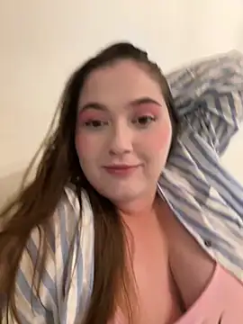 Kamilla Loop online show from October 6, 2025, 9:23 pm