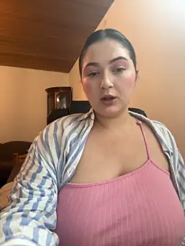 Kamilla Loop online show from October 28, 2025, 9:39 pm