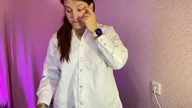 Katrin  kiss online show from October 14, 2025, 5:47 pm