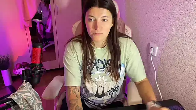 Katrin  kiss online show from October 22, 2025, 10:20 pm