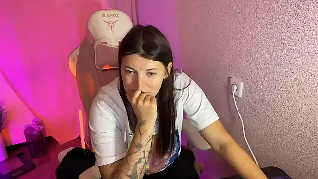 Katrin  kiss online show from October 23, 2025, 4:17 pm