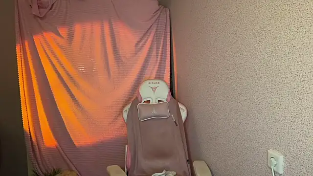 Katrin  kiss online show from November 25, 2025, 5:35 pm