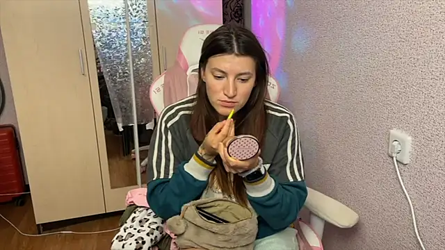 Katrin  kiss online show from May 4, 2026, 5:20 pm