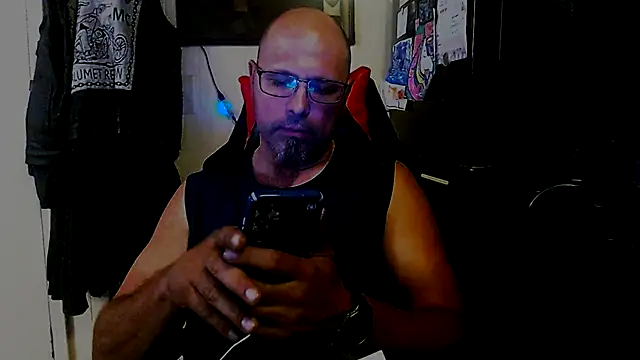 KrazyLegz online show from October 1, 2025, 11:55 pm