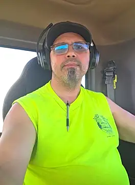 KrazyLegz online show from October 11, 2025, 7:01 pm