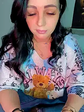 Snapshot of ReiyaRey chatting on February 4, 2026, 10:47 pm ReiyaRey online show from February 4, 2026, 10:47 pm