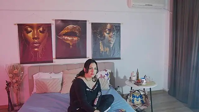 Snapshot of ReiyaRey chatting on February 11, 2026, 9:31 pm ReiyaRey online show from February 11, 2026, 9:31 pm