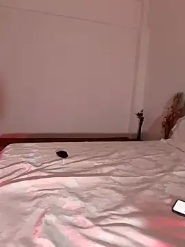 Snapshot of ReiyaRey chatting on April 14, 2026, 10:05 pm ReiyaRey online show from April 14, 2026, 10:05 pm