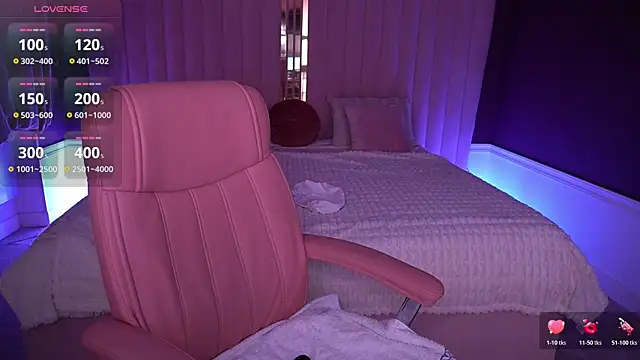 Snapshot of MilaSecrett chatting on November 12, 2025, 2:06 pm MilaSecrett online show from November 12, 2025, 2:06 pm