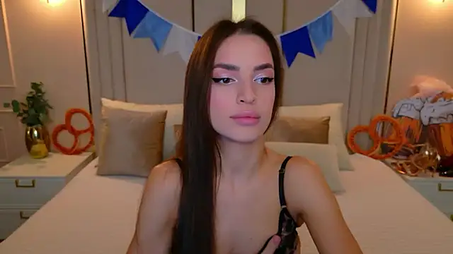 Snapshot of BellaHalles chatting on October 4, 2025, 5:49 am BellaHalles online show from October 4, 2025, 5:49 am