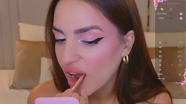 Snapshot of BellaHalles chatting on October 20, 2025, 6:25 am BellaHalles online show from October 20, 2025, 6:25 am