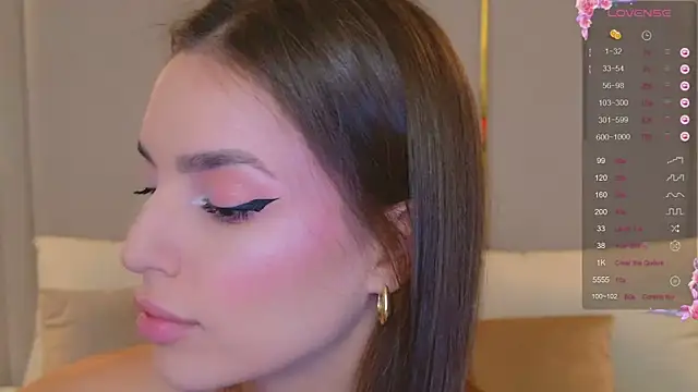 Snapshot of BellaHalles chatting on October 21, 2025, 6:14 am BellaHalles online show from October 21, 2025, 6:14 am