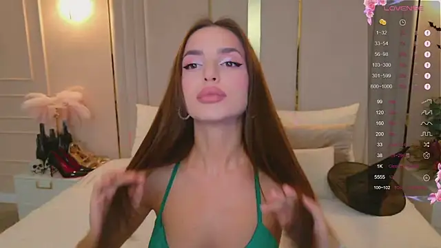 Snapshot of BellaHalles chatting on October 26, 2025, 5:57 am BellaHalles online show from October 26, 2025, 5:57 am