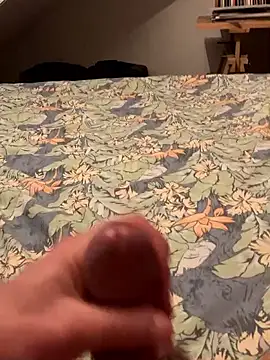 LivingLegend1978 online show from December 21, 2025, 8:32 am