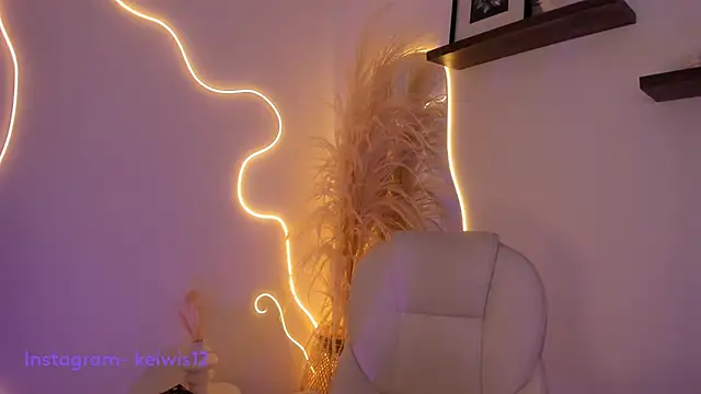 keilelewis online show from February 4, 2025, 4:18 pm