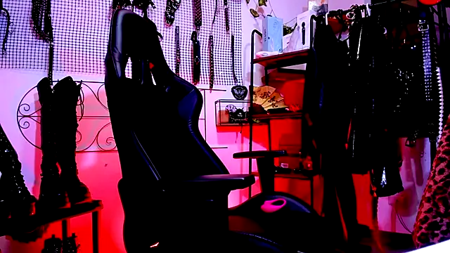 Snapshot of Agatha_BDSM chatting on November 7, 2025, 8:42 pm Agatha BDSM online show from November 7, 2025, 8:42 pm