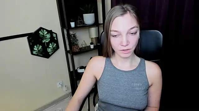 Snapshot of EmillyPlay chatting on February 12, 2025, 5:16 pm EmillyPlay online show from February 12, 2025, 5:16 pm