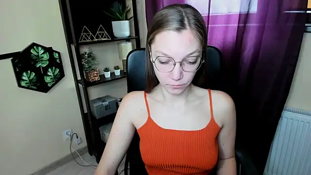 Snapshot of EmillyPlay chatting on March 21, 2025, 6:49 am EmillyPlay online show from March 21, 2025, 6:49 am