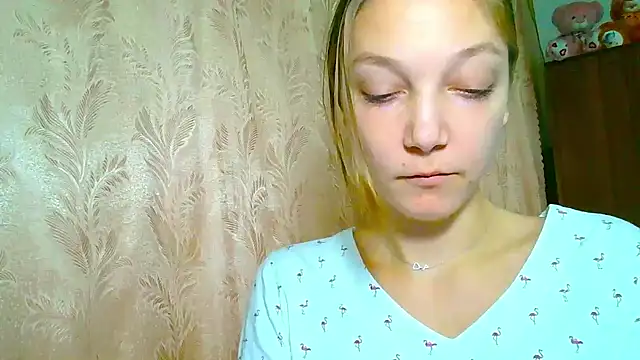 EmillyPlay online show from November 11, 2025, 8:58 am