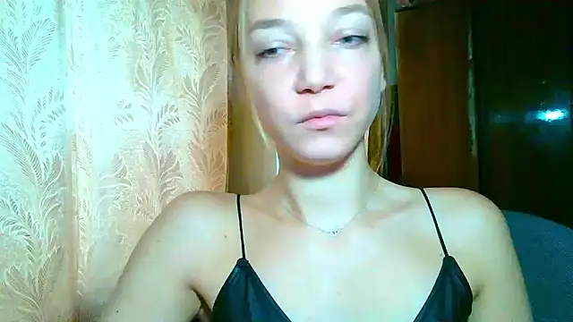 EmillyPlay online show from November 26, 2025, 6:47 am