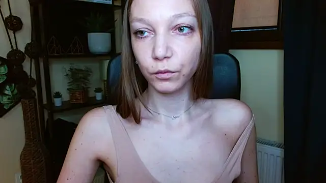 EmillyPlay online show from March 13, 2026, 6:42 am