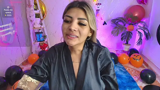 SALOOMEE   online show from October 15, 2025, 10:59 am