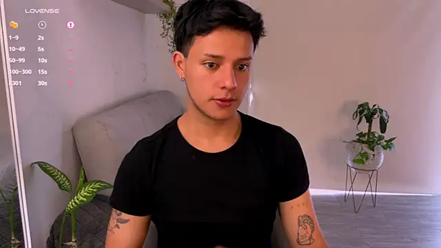 Snapshot of Alexxblue chatting on October 18, 2025, 5:14 pm Alexxblue online show from October 18, 2025, 5:14 pm