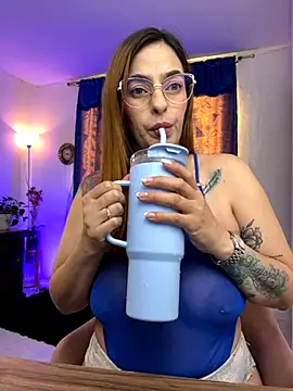 Alessandra Schmoll online show from November 20, 2025, 1:11 pm