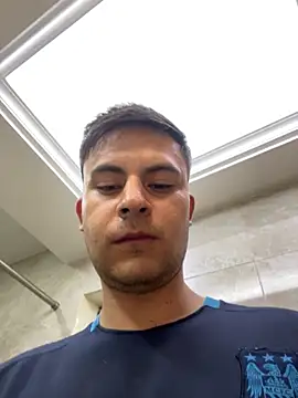 Snapshot of Nicolds14 chatting on November 1, 2025, 1:51 am Nicolds14 online show from November 1, 2025, 1:51 am