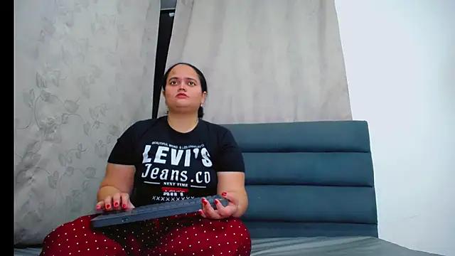 brunnette hot online show from March 12, 2026, 10:43 am