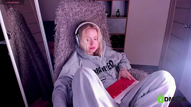 Snapshot of MalenaErnman chatting on January 26, 2025, 1:36 pm MalenaErnman online show from January 26, 2025, 1:36 pm