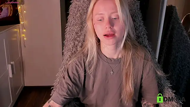 Snapshot of MalenaErnman chatting on September 30, 2025, 8:52 am MalenaErnman online show from September 30, 2025, 8:52 am