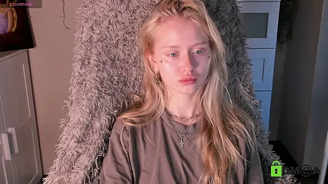 Snapshot of MalenaErnman chatting on October 9, 2025, 10:35 am MalenaErnman online show from October 9, 2025, 10:35 am