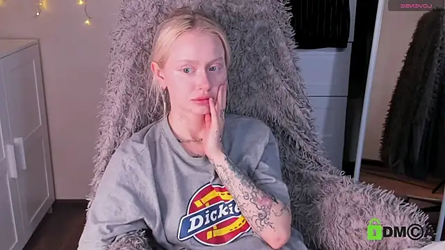 Snapshot of MalenaErnman chatting on November 20, 2025, 10:26 am MalenaErnman online show from November 20, 2025, 10:26 am