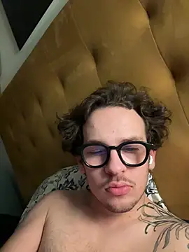 Snapshot of hardmecl chatting on February 23, 2025, 8:22 pm hardmecl online show from February 23, 2025, 8:22 pm