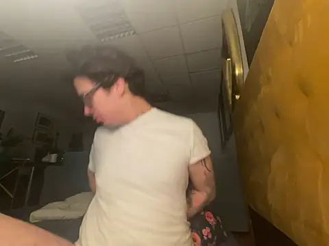 Snapshot of hardmecl chatting on March 14, 2025, 10:49 pm hardmecl online show from March 14, 2025, 10:49 pm