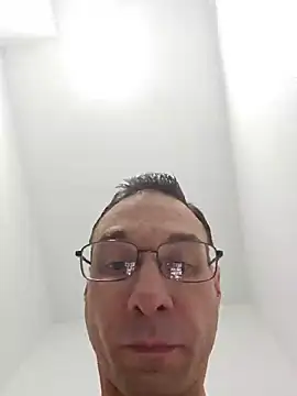 Iliketocooksquirt25 online show from May 22, 2026, 3:13 am