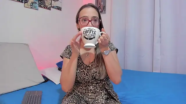 Jessica Herrera  online show from February 4, 2025, 9:31 pm