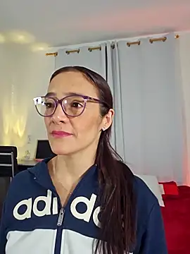 Jessica Herrera  online show from January 5, 2026, 10:02 pm