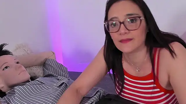 Jessica Herrera  online show from May 19, 2026, 9:32 pm