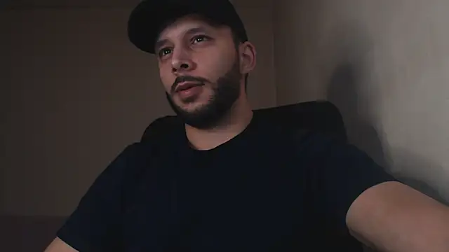 Snapshot of henryaxe chatting on October 13, 2025, 12:10 am henryaxe online show from October 13, 2025, 12:10 am