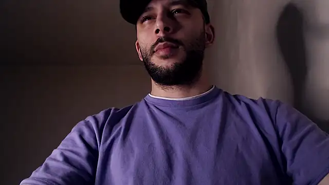 Snapshot of henryaxe chatting on November 12, 2025, 2:23 am henryaxe online show from November 12, 2025, 2:23 am