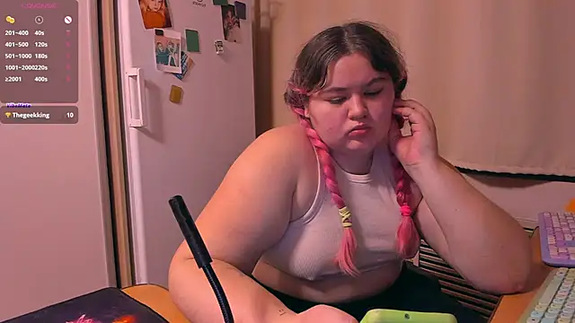 Freakcute  online show from December 19, 2024, 2:13 pm