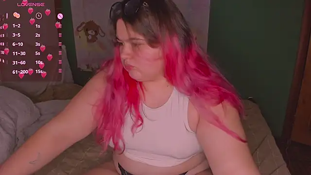 Freakcute  online show from March 4, 2025, 9:11 pm