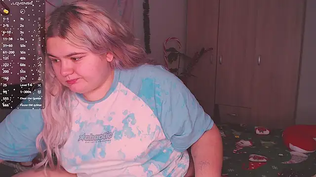 Freakcute  online show from December 18, 2025, 3:18 pm