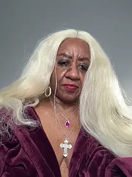 BreanaDivine online show from February 18, 2025, 1:54 am