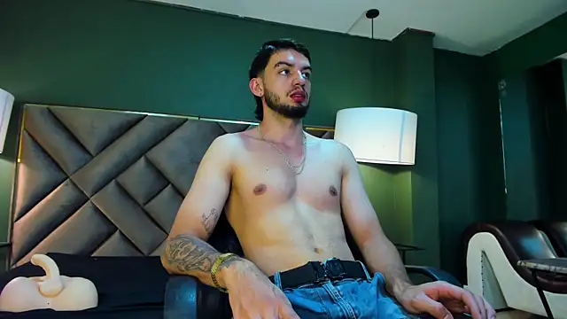 Michael magno online show from November 9, 2025, 9:46 pm