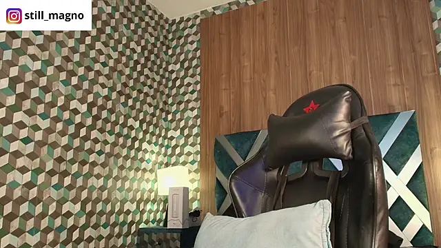 Michael magno online show from November 25, 2025, 1:33 pm